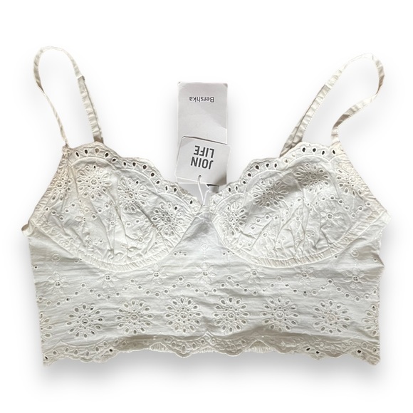 Bershka Swiss Embroidered Tank Top Bralette in White - Picture 6 of 14